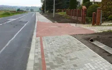 Oddanie do użytku chodnika w miejscowości Glinik 5