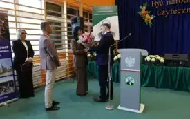 UROCZYSTOŚĆ OBCHOD&Oacute;W XV ROCZNICY NADANIA IM.PROF. KAROLA OLSZEWSKIEGO W BRONISZOWIE ORAZ ODDANIE DO UŻYTKU BOISKA SPORTOWEGO 11