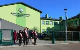 UROCZYSTOŚĆ OBCHOD&Oacute;W XV ROCZNICY NADANIA IM.PROF. KAROLA OLSZEWSKIEGO W BRONISZOWIE ORAZ ODDANIE DO UŻYTKU BOISKA SPORTOWEGO 17