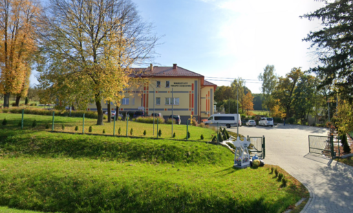 Zdjęcie do Remont ogrodzenia i podjazdu oraz zakup niezbędnego wyposażenia i autobusu dla Warsztatu Terapii Zajęciowej w Wielopolu Skrzyńskim